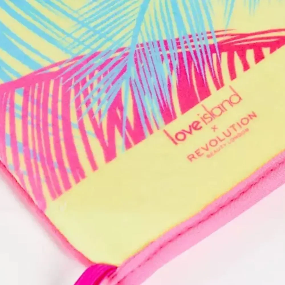 Revolution Beauty X Love‎ Island Tanning Mitt